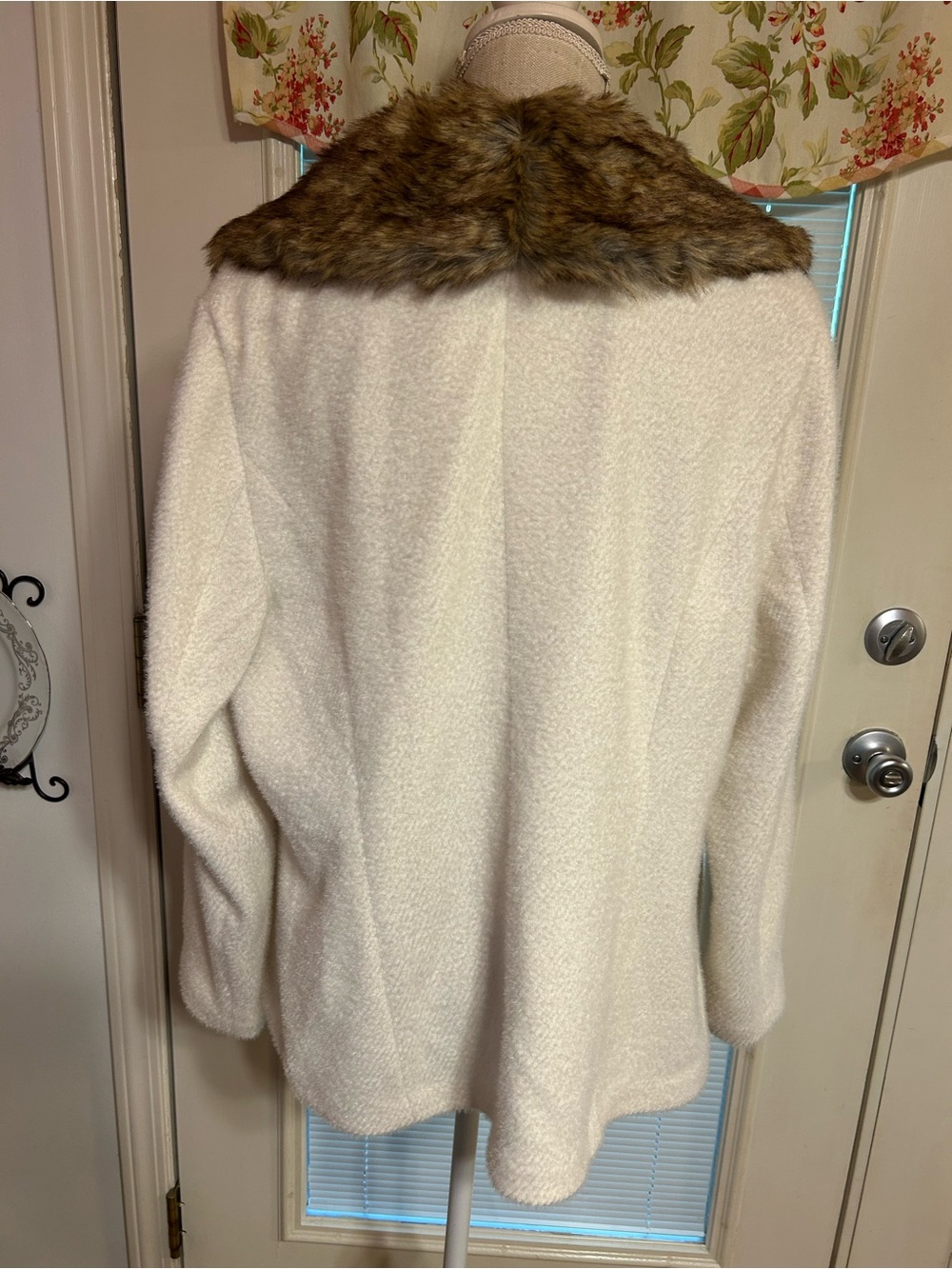 Jacket #1000 - Picture 3 of 9